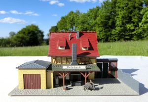 Spur N VOLLMER 7696 Dorfschmiede, Modell lackiert/lasiert. Siehe Bilder.