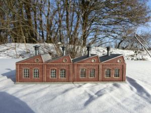 Spur N POLA 262 Werkhallen. Modelle lasiert. 