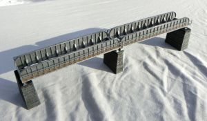 POLA 320373 Stahlbr&uuml;cke. 2 St&uuml;ck plus 3 Pfeiler, alle Teile lackiert/lasiert.