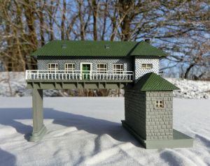 Spur N POLA 215, Br&uuml;ckenstellwerk Br&uuml;gge. Modell lackiert. 