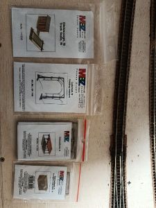 MBZ Lasercut Gleiswaage, Unterstelldach, Wellblechbude und Ladema&szlig;