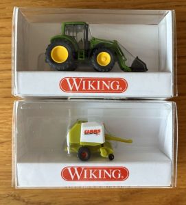 Wiking John Deere Frontlader und Claas Rundballenpresse NEU / OVP