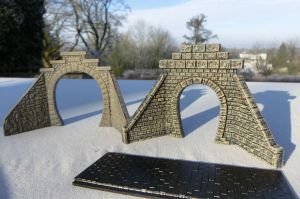 2 Stück Faller/Pola Tunnelportale 1-gleisig, patiniert.