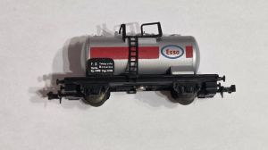 Lima 451 Kesselwagen silberfarben/rot 'Esso'