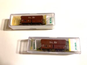 Zwei Minitrix Erzwagen Erz IIId