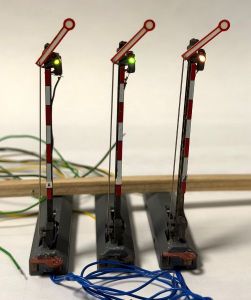 3 x Minitrix Form-Hauptsignal HP0, HP1