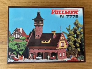 Vollmer 7779 Bausatz Gerätehalle mit Turm Neu / OVP