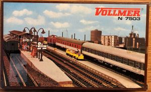 Vollmer 7503 Bausatz Gepäckbahnsteig Neu / OVP