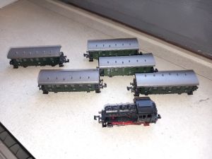 BR 89 005 DB + 5 Personenwagen
