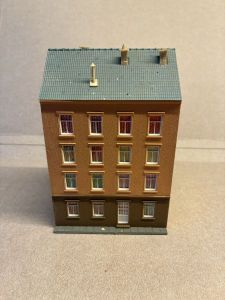 Pola Stadthaus  Fertigmodell. Patiniert. 