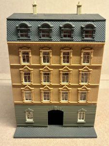 Pola Stadthaus  Fertigmodell. Patiniert.