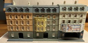 Pola Stadthaus  Set. 3 Geb&auml;ude. Fertigmodell. Patiniert.
