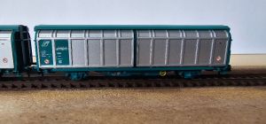2-achsiger Schiebewandwagen Bauart Hbbillns305 der Italienischen Staatsbahn FS mit neuem Logo