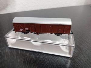 Gedeckter G&uuml;terwagen, braun