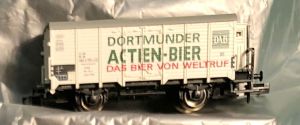 Fleischmann Bierwagen "Dortmunder Actien-Bier" mit Bremserhaus der DB