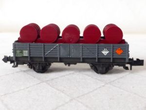 G&uuml;terzug, beladen mit F&auml;ssern, exklusive Handarbeit vom Profi!