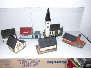 Kleines Dorf mit Kirche