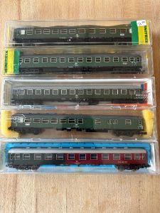 gr&uuml;ne Schnellzug der DB 5teilig