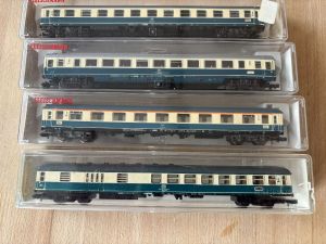 blau-beiger Schnellzug der DB 4teilig