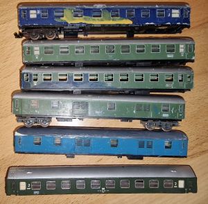 sechs Wagenk&auml;sten Schnellzugwagen