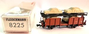 Autotransporter mit Opel unter Plane (1-5)
