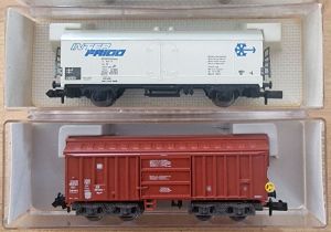 zwei verschiedene Güterwagen 8 +13 €