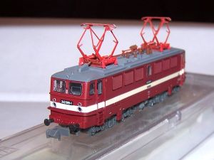  BR242 089-1. "Holzroller", guter Zustand, OVP