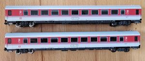 zwei Großraumwagen 2.Klasse der DB in OVP