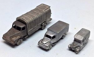 Drei Wei&szlig;metall Modelle