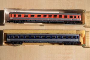 2 Personenwagen 2. + 1./2.Klasse der DB in OVP
