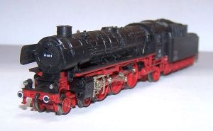 BR011 066-8, br&uuml;nierte R&auml;der, zus&auml;tzliche Stromabnahme im Tender, ohne OVP