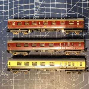 3 Englische Personenwagen 