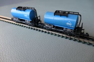 Minitrix: 2 Aral-Tankwagen