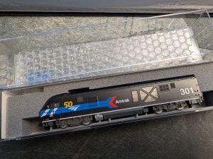 KATO 17736-K ALC-42 Siemens Charger Amtrak Day One #301 50th Anniversary Logo N  NEU