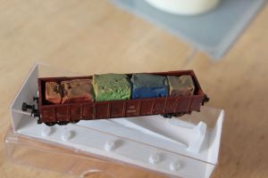 Fleischmann Hochbordwagen 4-achsig, braun, mit Beladung