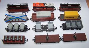 10 Güterwagen teilweise mit Ladung, ohne OVP