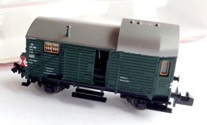 Güterzug-Begleitwagen, Gattung Pwg, 2-achsig, grün, mit 2 beweglichen Schiebetüren