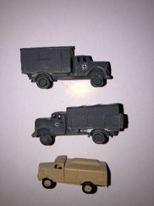 3 Militärfahrzeuge 